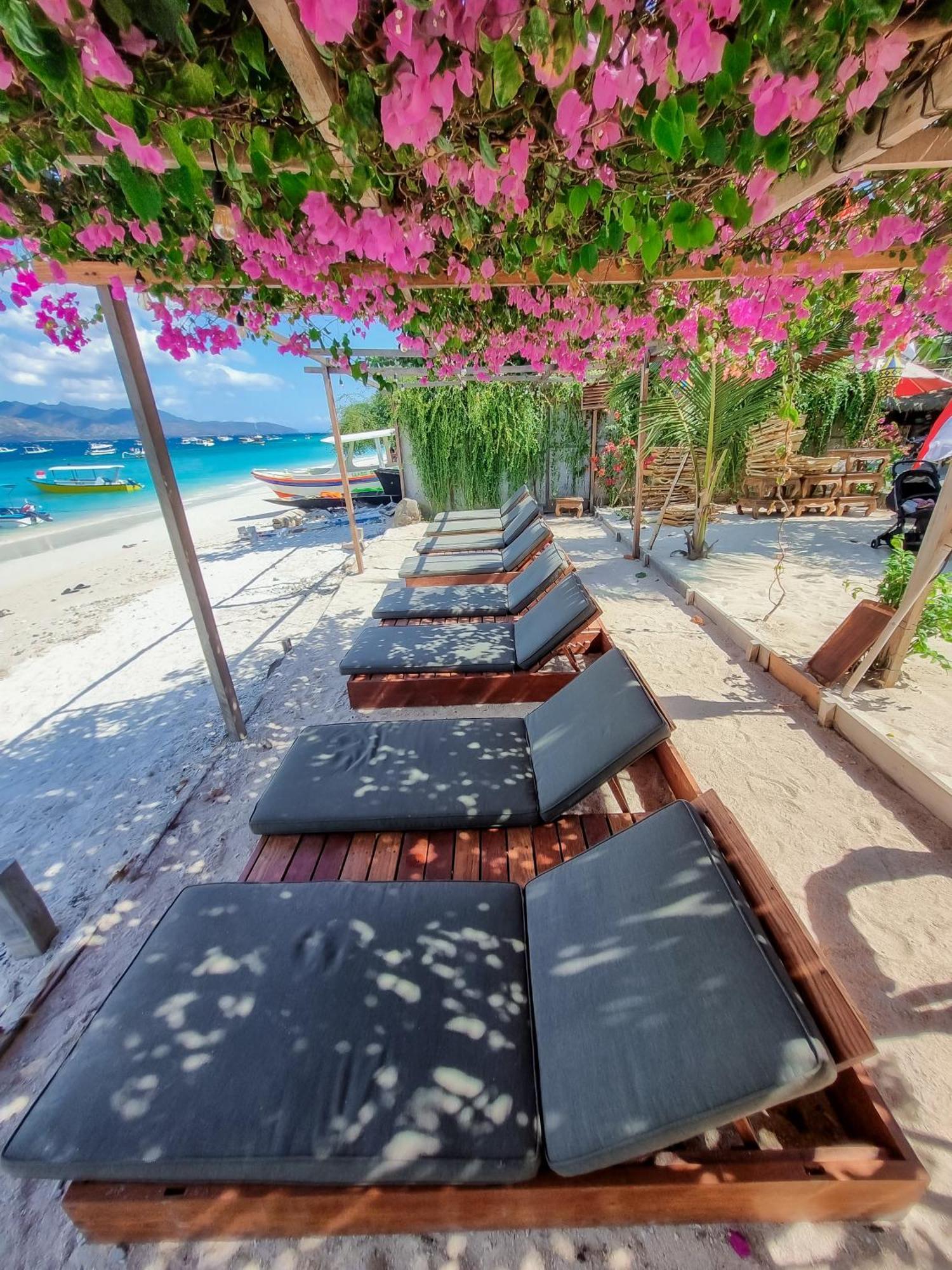 Pesona Beach Resort & Spa Gili Trawangan Luaran gambar